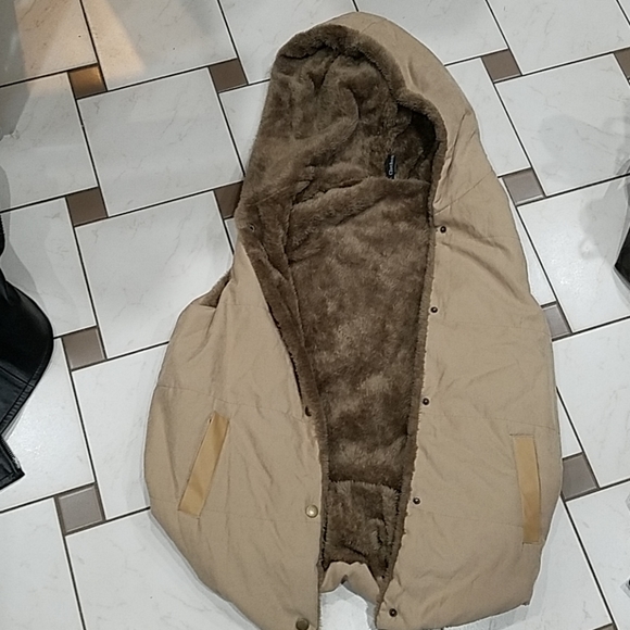 Hooded inner fur vest - Picture 1 of 1